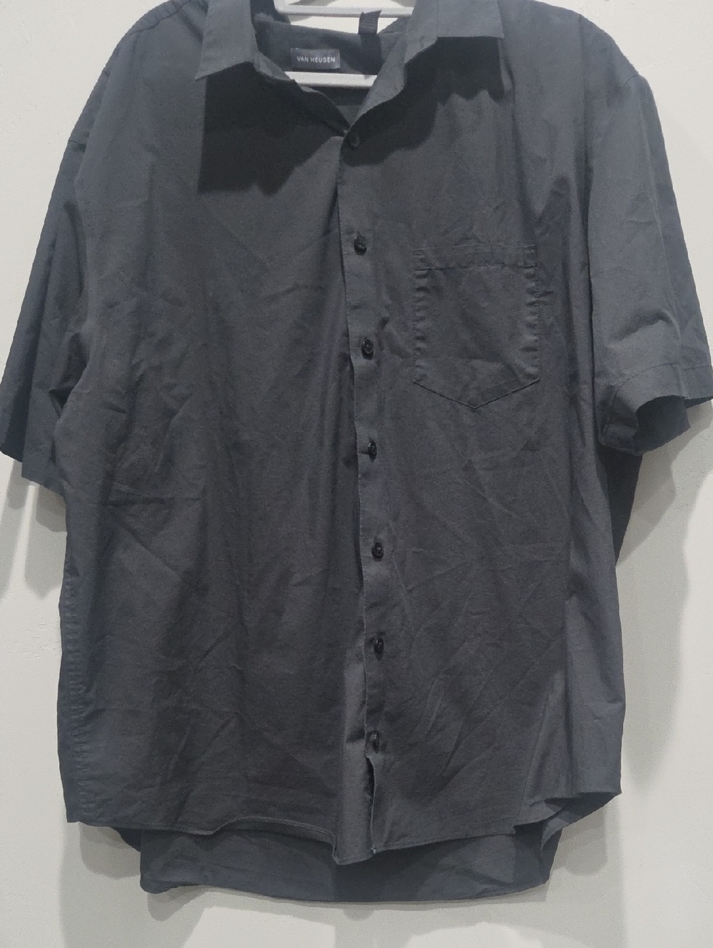 Van Heusen Short-Sleeve Button-Down Shirt in Charcoal Gray